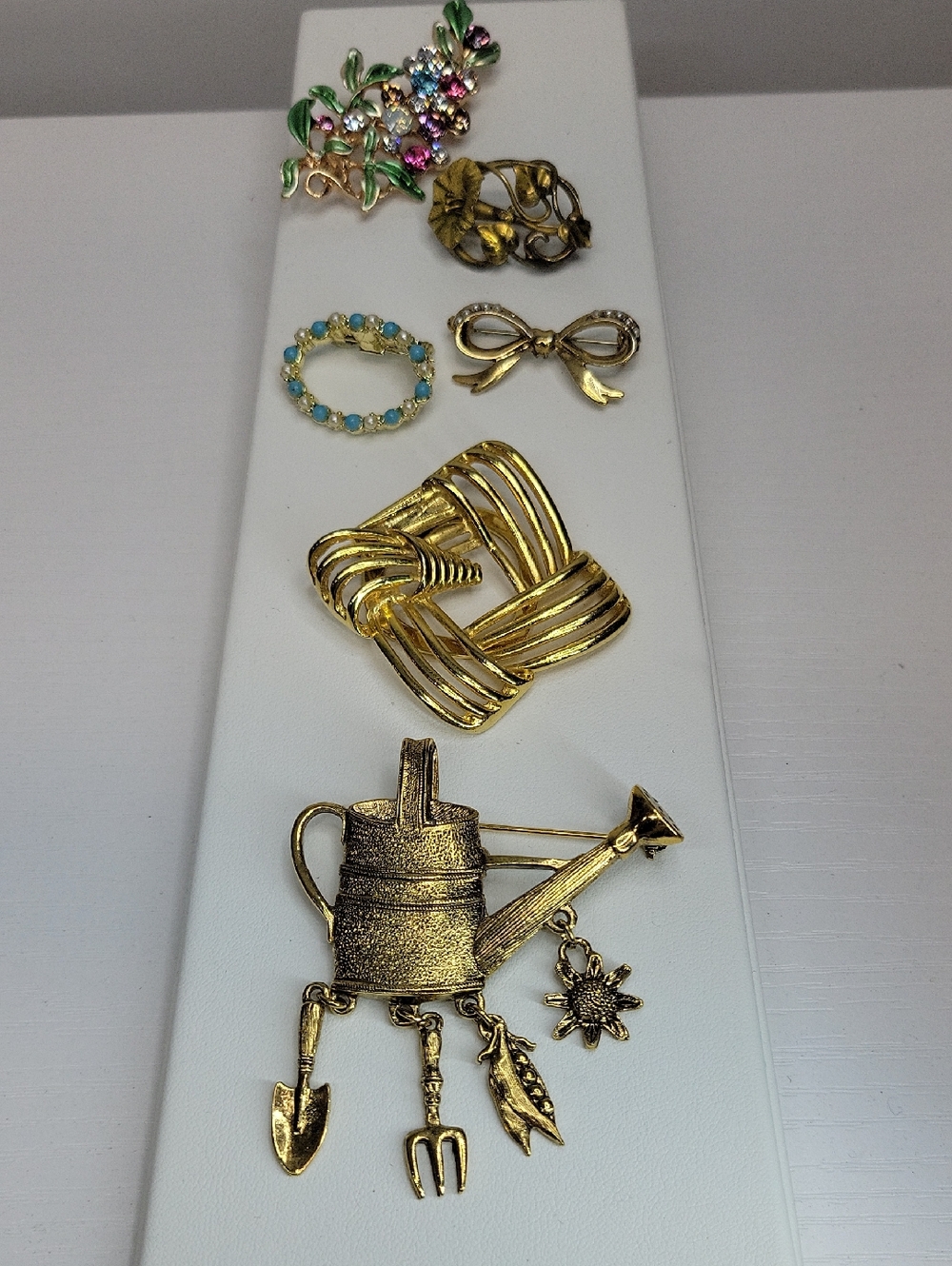Gold-Tone Brooch Lot